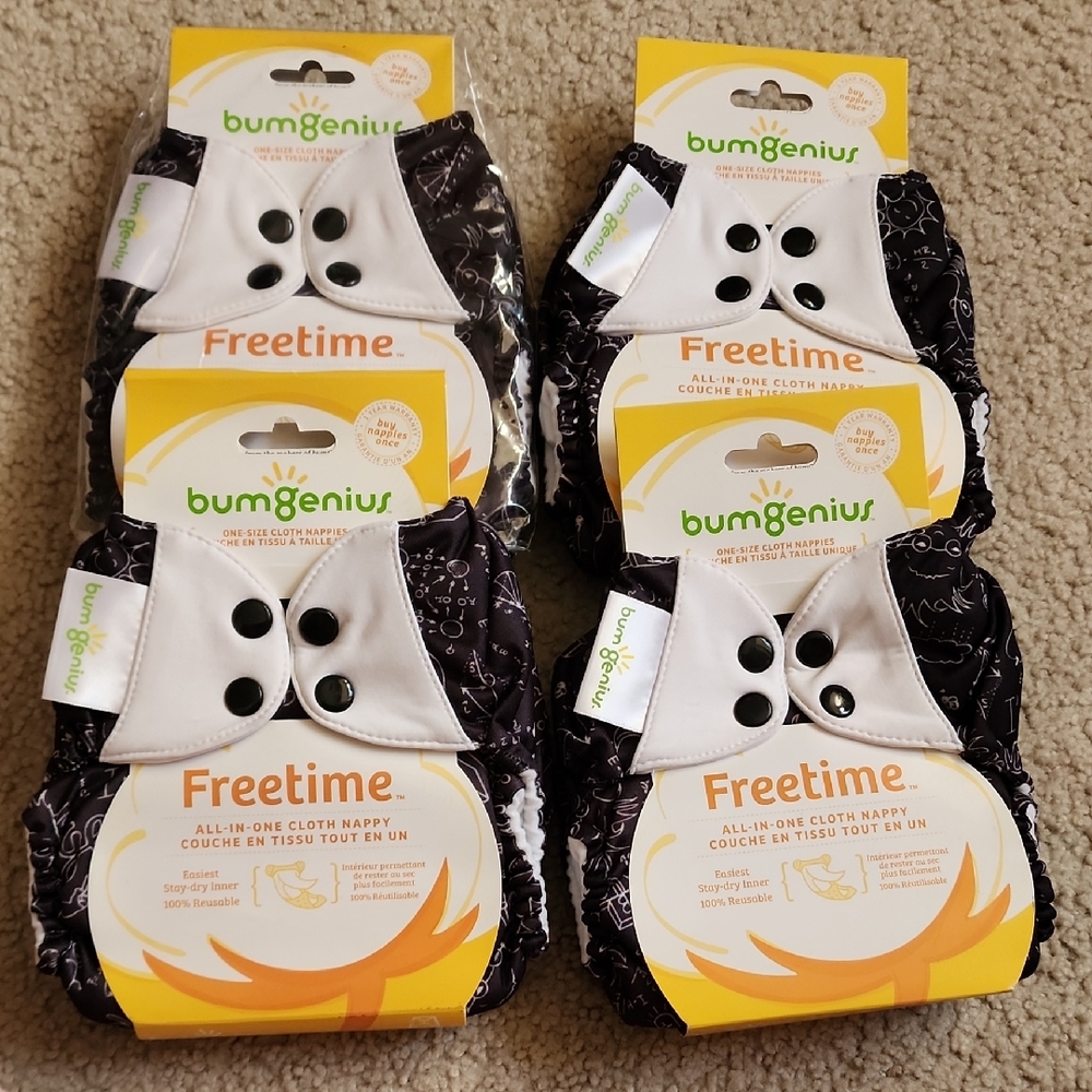 BumGenius Freetime Black and White Cloth Nappy